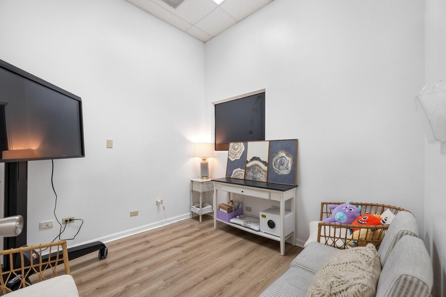 More Photos Of 98-1247 Kaahumanu St, Aiea Medical For Sale