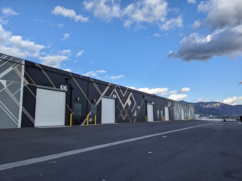 More Photos Of 7041-7057 1/2 Vineland Ave, North Hollywood Warehouse For Lease
