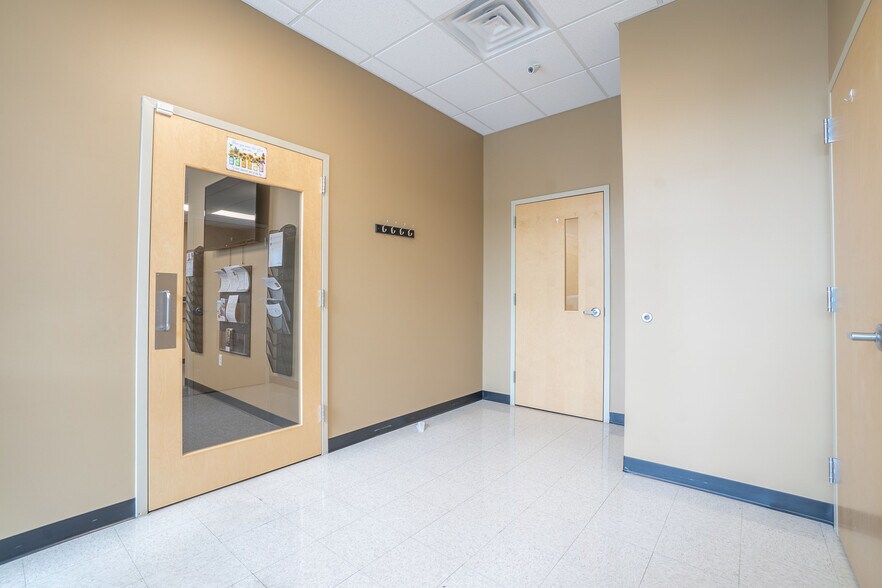 More Photos Of 227 Monogard Dr, Manchester Medical For Sale