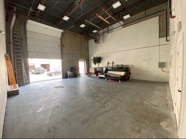 More Photos Of 44632 Guilford Dr, Ashburn Flex For Sale