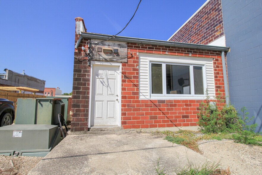 More Photos Of 320 N Main St, Pocahontas Medical For Sale