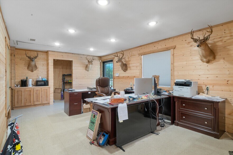 More Photos Of 701 E Pine St, Edgewood Flex For Lease
