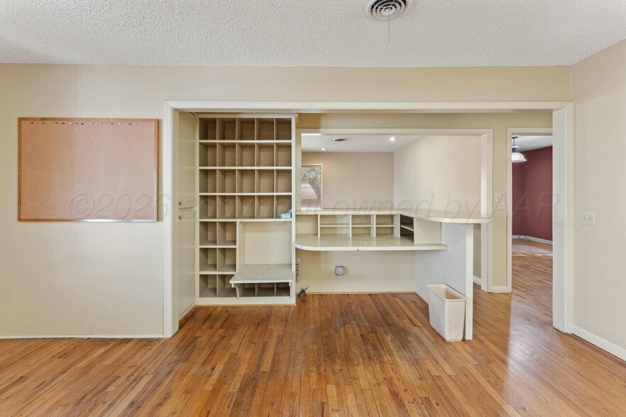 More Photos Of 206 S Bliss Ave, Dumas Office For Sale