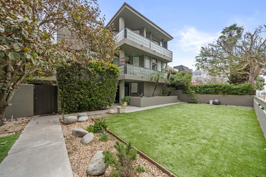More Photos Of 22 28th Ave, Venice Apartments For Sale