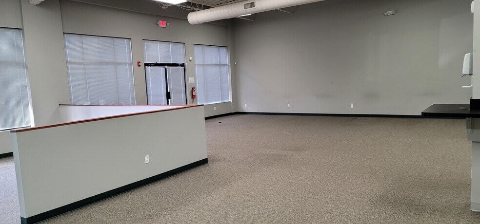 More Photos Of 131 New Rd, Parsippany Storefront For Lease