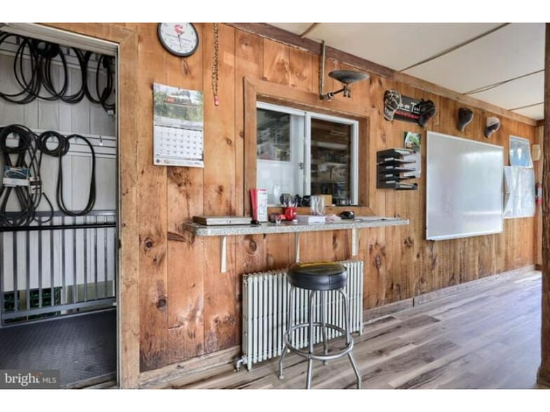 More Photos Of 240 Railroad Ave, Bird In Hand Flex For Sale