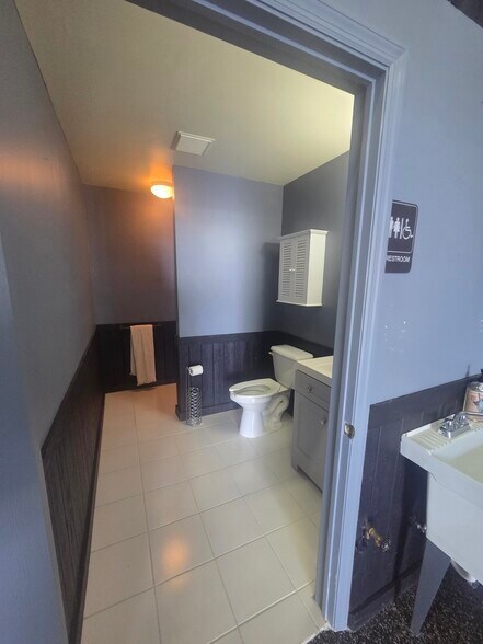 More Photos Of 4595 Progress Ave, Naples Warehouse For Sale