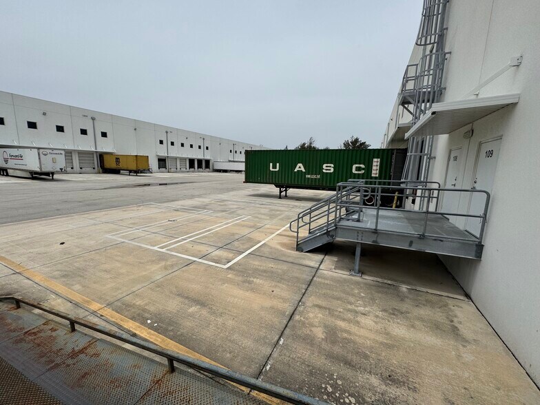 More Photos Of 8565 W 44th Ave, Hialeah Warehouse For Lease