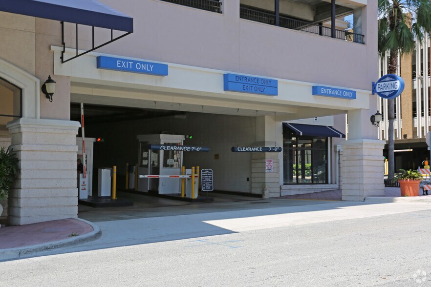 More Photos Of 101 N Clematis St, West Palm Beach Apartments For Lease