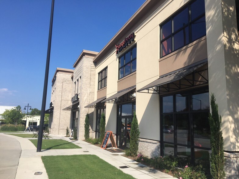 More Photos Of 695 Johnnie Dodds Blvd, Mount Pleasant Storefront Retail Office For Lease