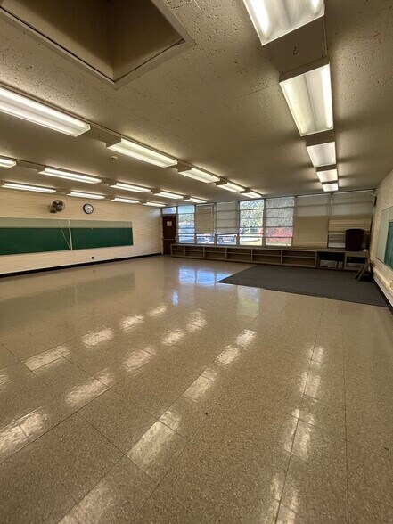 More Photos Of 4101 Saint Lawrence Ave, Matteson Schools For Sale