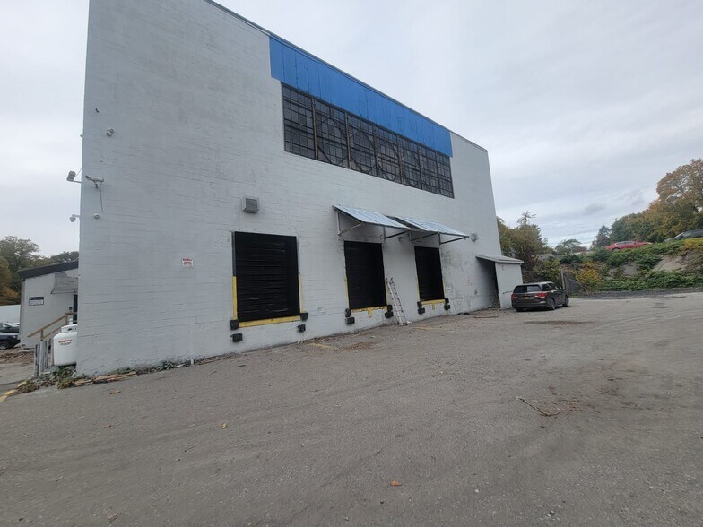 More Photos Of 73 Bridge St, Newburgh Warehouse For Lease