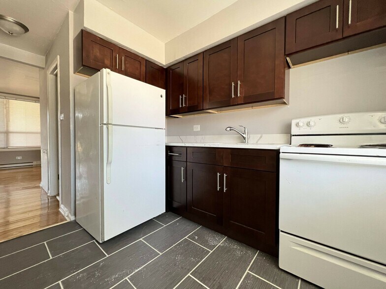 More Photos Of 1901 W Pryor Ave, Chicago Apartments For Sale