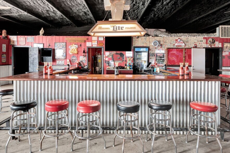 More Photos Of 23404 NW Zac Lentz Pky, Victoria General Retail For Sale