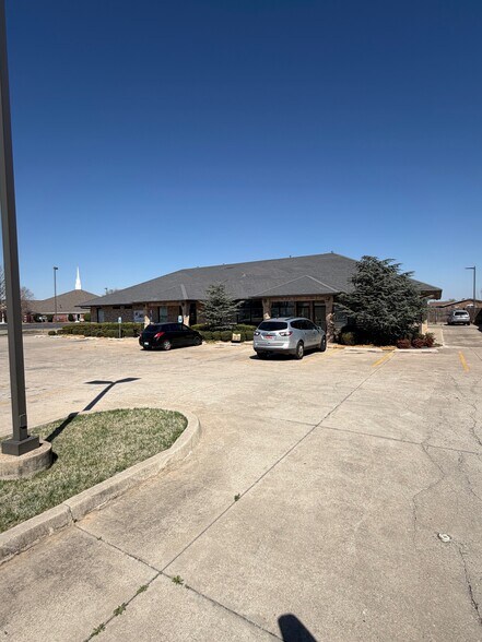 More Photos Of 2921 SW 89th St, Oklahoma City Freestanding For Sale