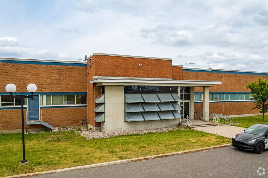 Primary Photo Of 7101 Rue Notre-Dame E, Montréal Warehouse For Lease