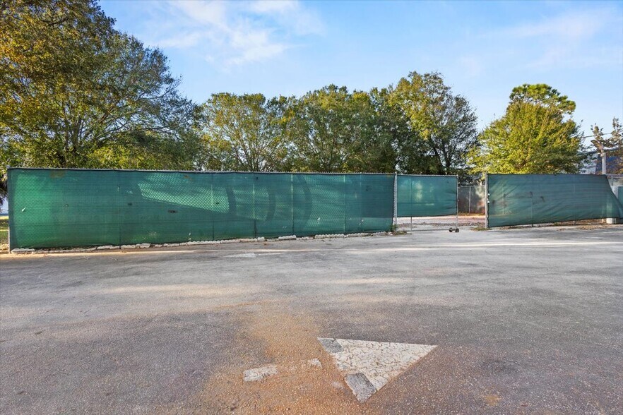 More Photos Of 1260-1296 SE Industrial Blvd, Port Saint Lucie Warehouse For Lease