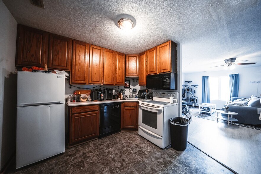 More Photos Of 1201 E South St, Mount Ayr Office For Sale
