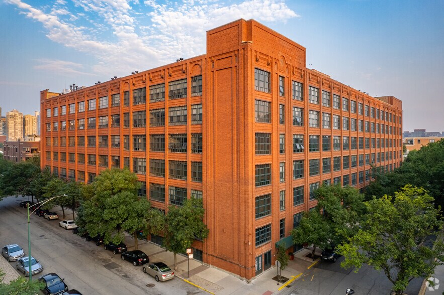 Primary Photo Of 925 W Huron St, Chicago Apartments For Lease
