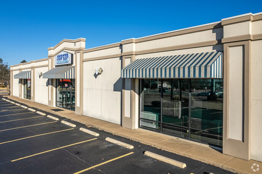More Photos Of 2901 SE 14th St, Bentonville General Retail For Lease