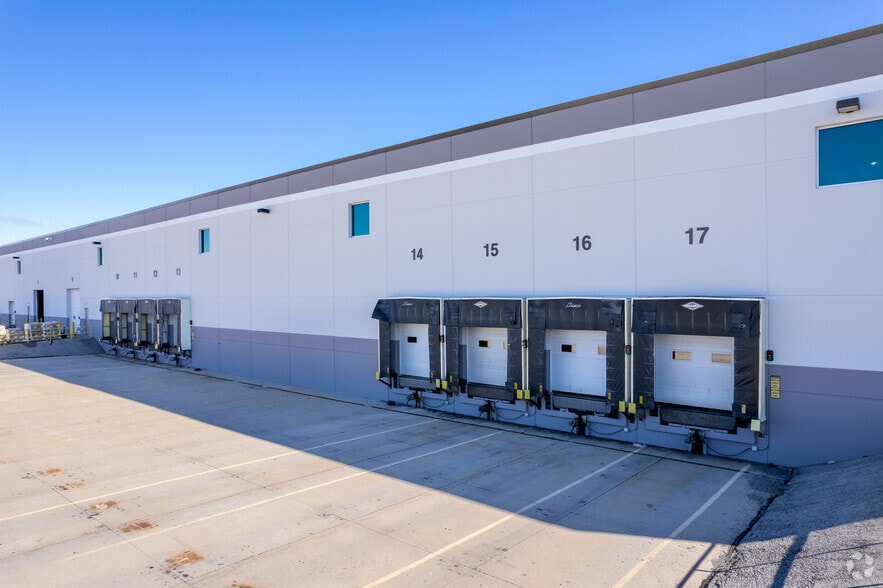 More Photos Of 9875 S Stern St, Oak Creek Warehouse For Lease