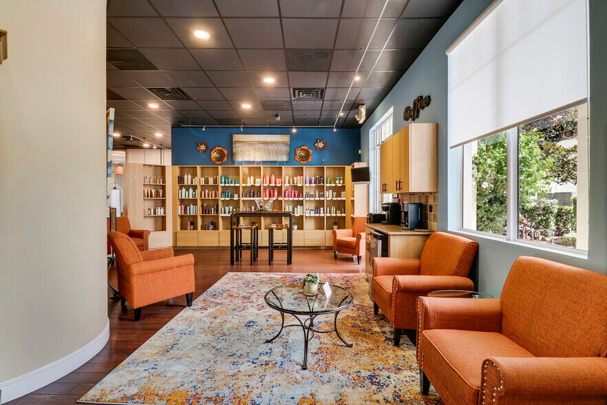 More Photos Of 266 NW Peacock Blvd, Port Saint Lucie Medical For Sale