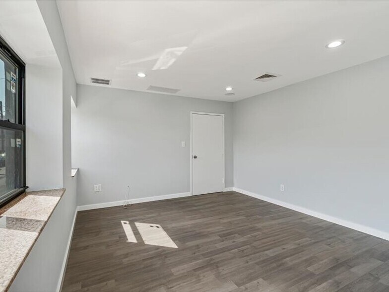 More Photos Of 58-94 Grand Ave, Maspeth Storefront Retail Office For Lease