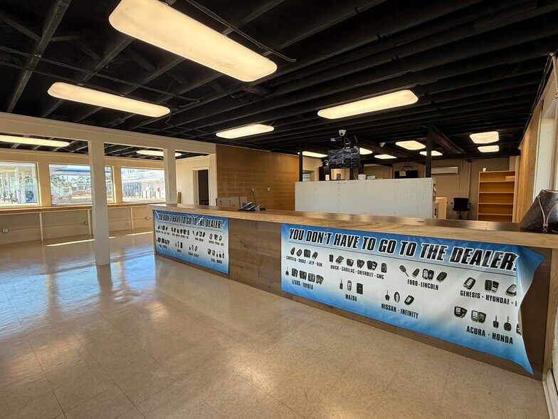 More Photos Of 1002 E Hillsborough Ave, Tampa Storefront For Sale