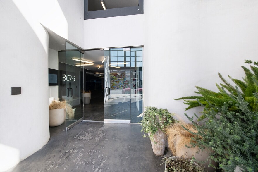 More Photos Of 8065-8075 W 3rd St, Los Angeles Loft Creative Space For Lease
