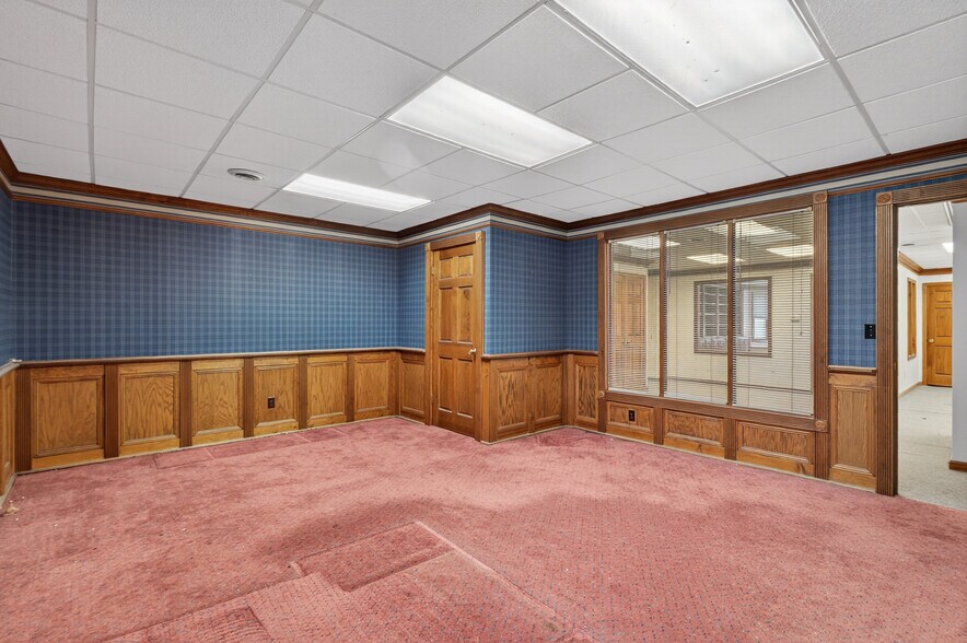 More Photos Of 638 Main St, Columbia Office For Sale