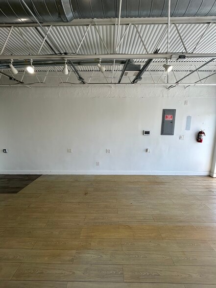 More Photos Of 1560-1576 NE 16th Pl, Miami Unknown For Lease
