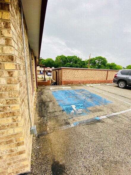 More Photos Of 918 N Dallas Ave, Lancaster Office For Sale