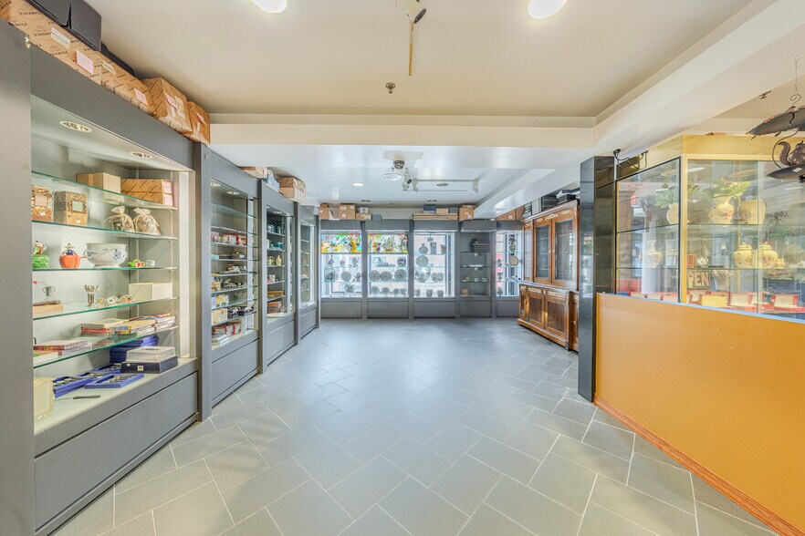 More Photos Of 560 Main St, Fort Lee Freestanding For Sale