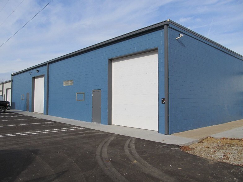 More Photos Of 7878 Gull Rd, Richland Warehouse For Lease