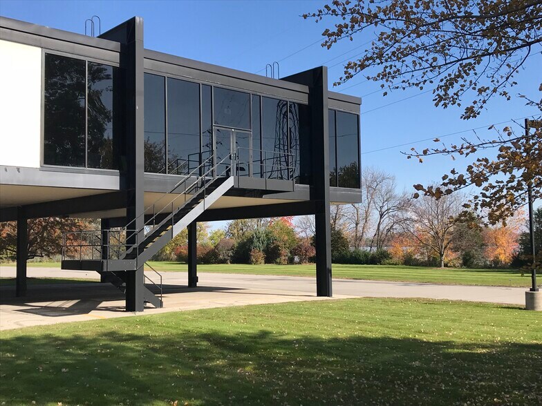 More Photos Of 401 N Lake St, Neenah Medical For Sale