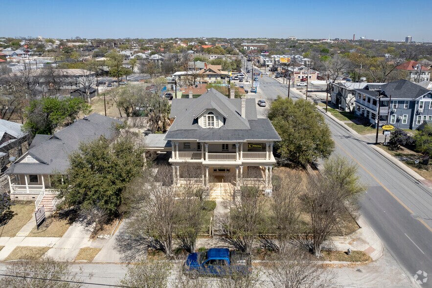 More Photos Of 225 E Locust St, San Antonio Office For Sale