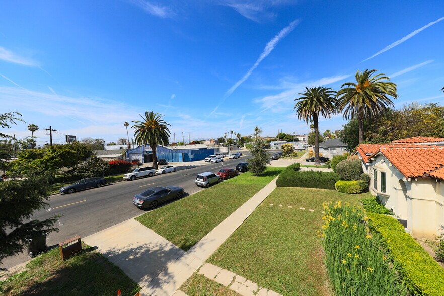 More Photos Of 2010 S Dunsmuir Ave, Los Angeles Multifamily For Sale