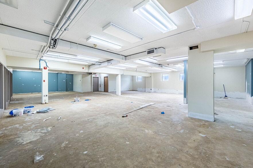 More Photos Of 220 Advance Blvd, Brampton Office For Sale