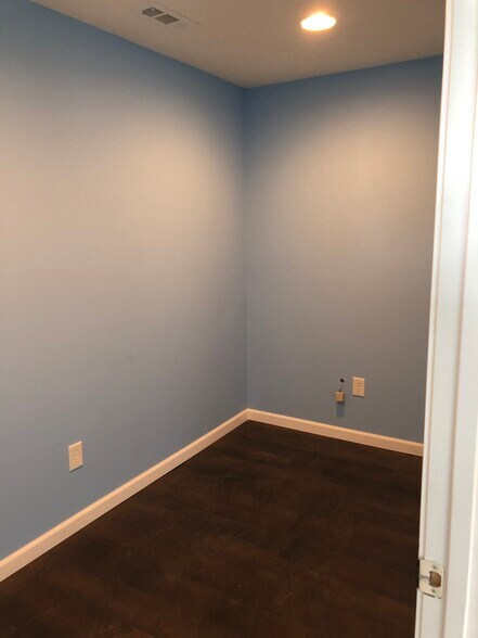 More Photos Of 208 W Front St, Alda Storefront Retail Office For Lease