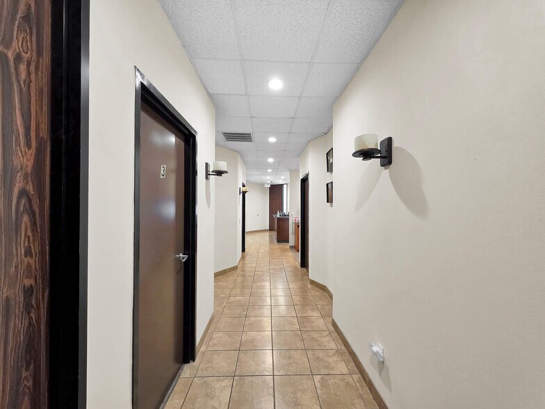 More Photos Of 6429 Fairmont Pky, Pasadena Office For Sale