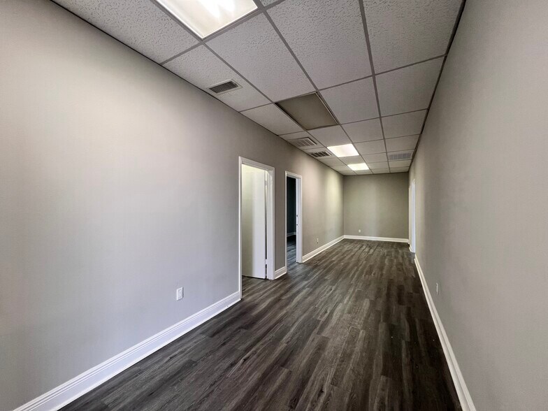 More Photos Of 5900-5928 Allday Dr, Houston Light Distribution For Lease
