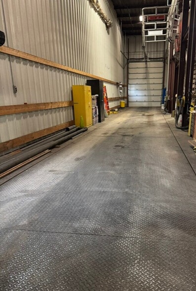 More Photos Of 100 S Broadway, Belgrade Distribution For Sale