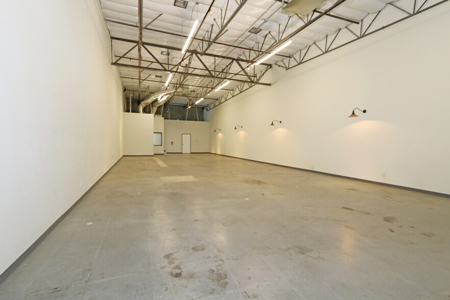 More Photos Of 45090 Golf Center Pky, Indio Warehouse For Sale