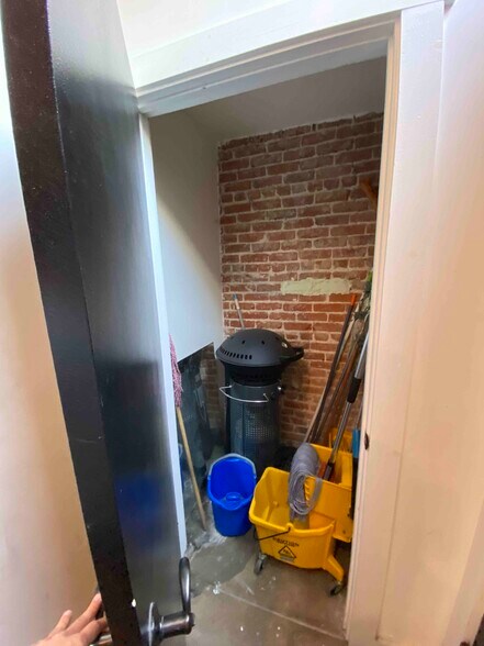 More Photos Of 5009-5011 York Blvd, Los Angeles Storefront For Sale