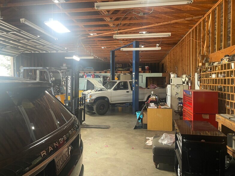 More Photos Of 11216 Pipeline Ave, Pomona Service For Lease