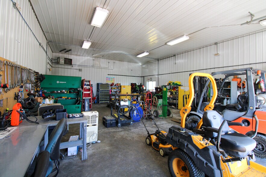 More Photos Of 5640 44th Ave S, Clinton Industrial For Sale