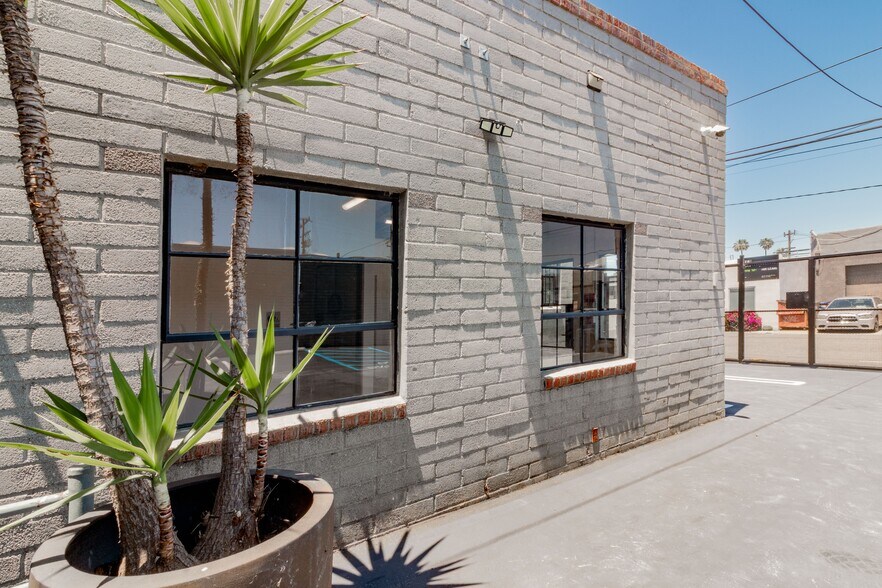 More Photos Of 5920-5924 Blackwelder St, Culver City Office For Lease