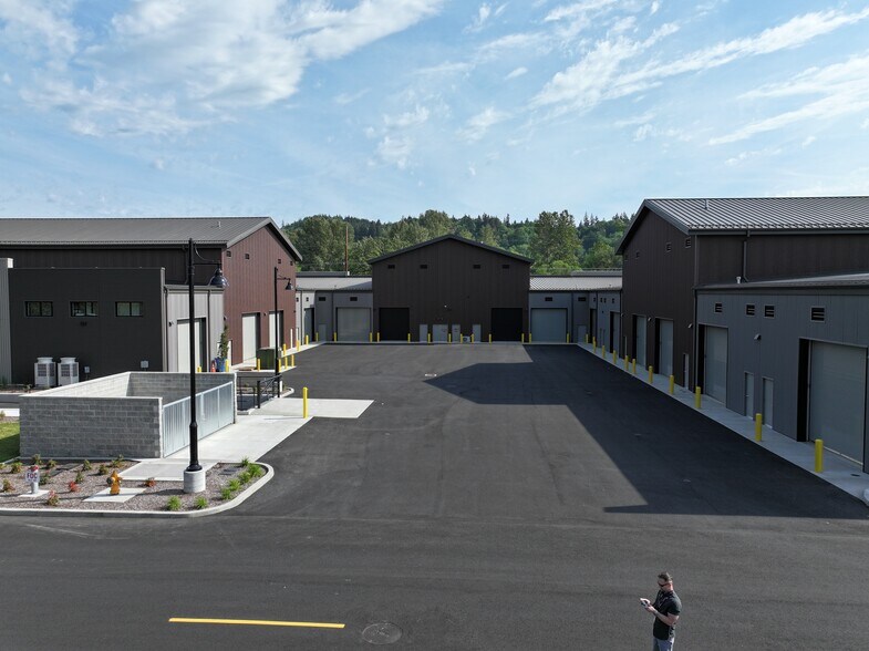 More Photos Of 240 Kalama River Rd, Kalama Light Manufacturing For Lease