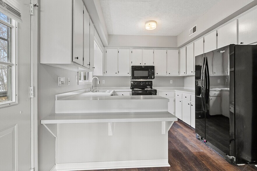 More Photos Of 400 S Center St, Thomaston Apartments For Sale