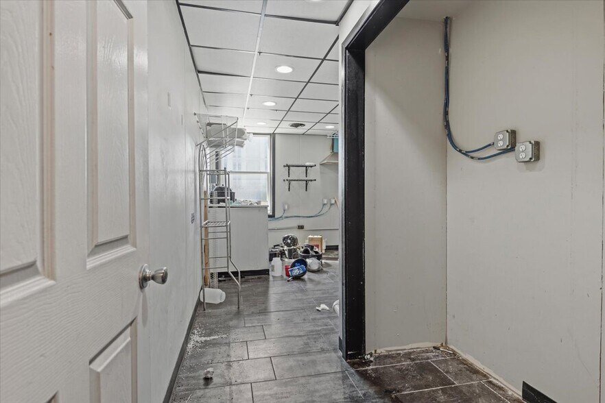 More Photos Of 406 E Adams St, Springfield Storefront Retail Residential For Sale